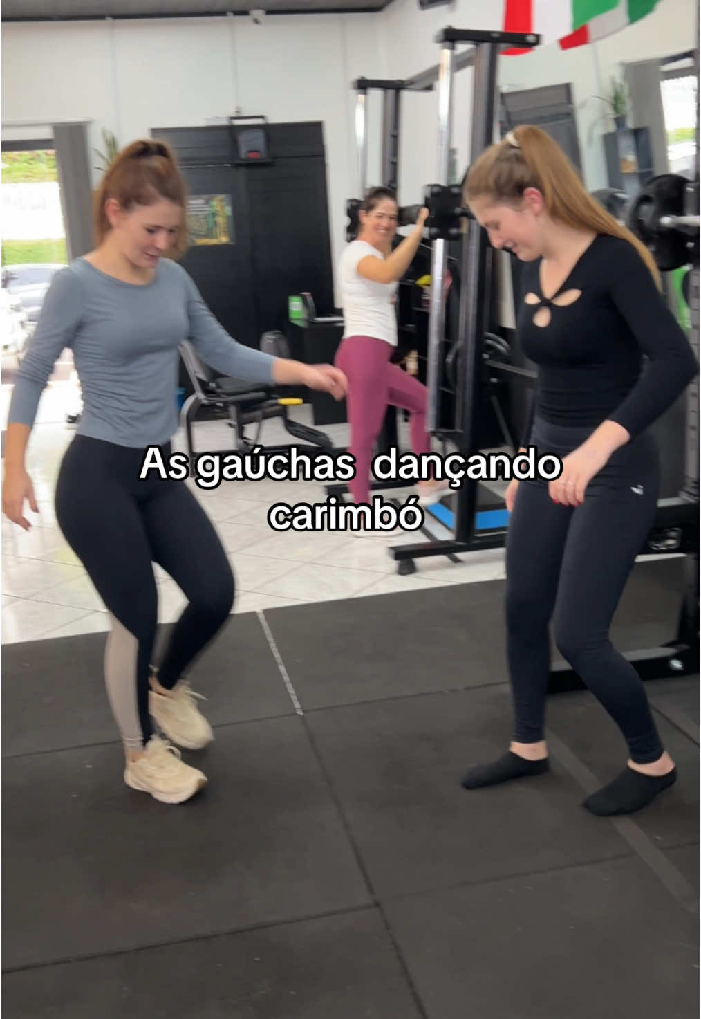 Comenta qual tipo de músicas eu ensino elas a dançarem 🤭  #carimbó  #gauchas  #pará #fyp 