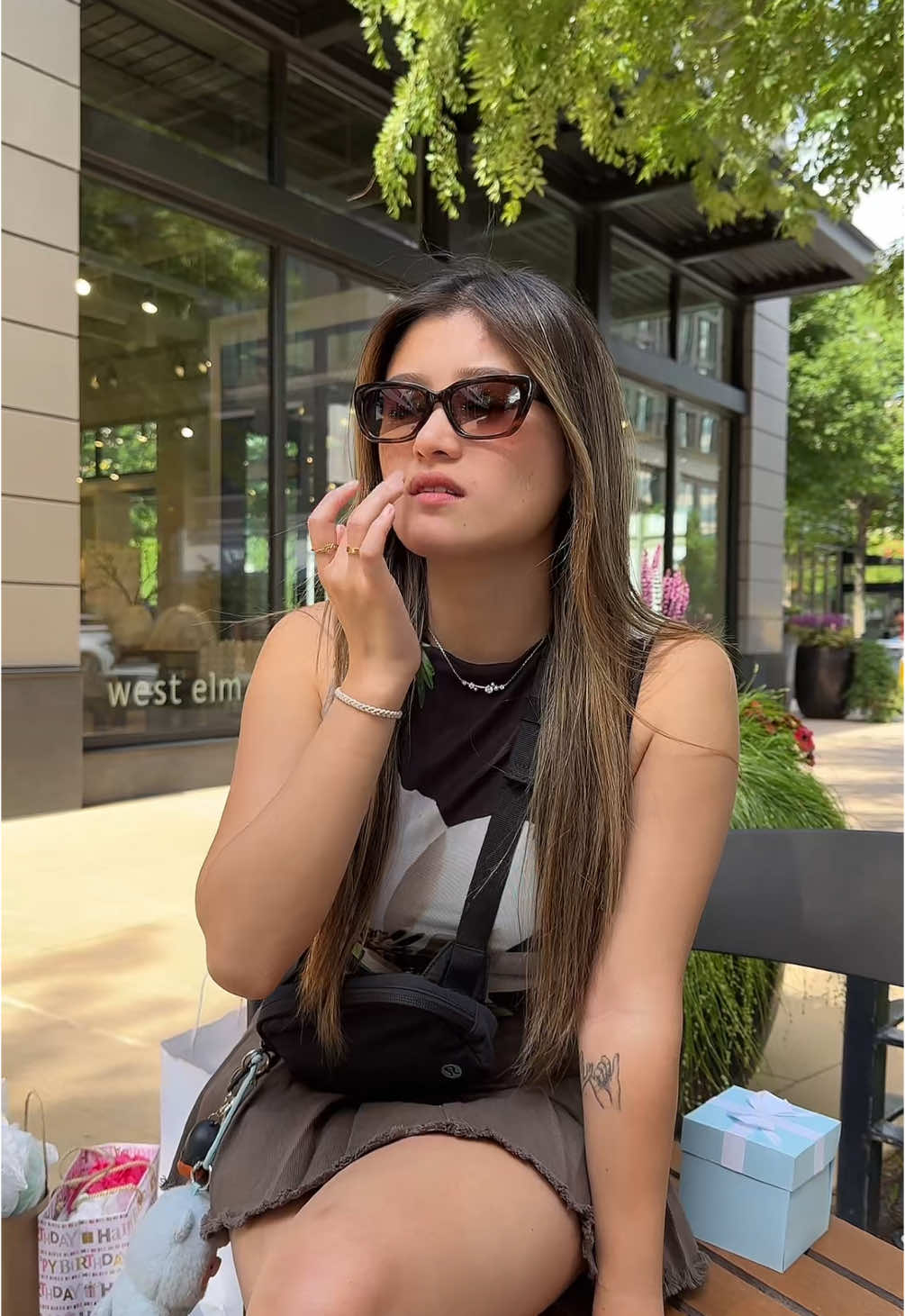 POV: you’re the one friend who never carries lip products with you but you never need to cuz ur friends got you #xoxorr #Lifestyle 