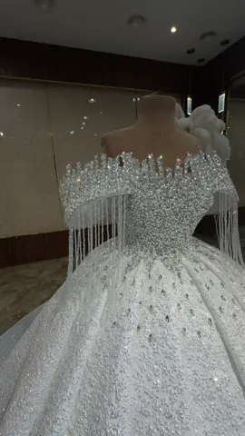 #fyp #فساتين #عروس_2025 #فساتين_فخمه ###تو_لوك #بشير ##اكسبلور #GoldenDress #fyp 