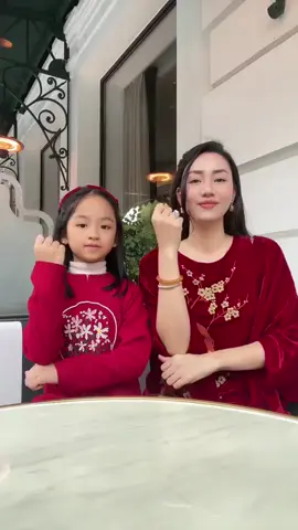 Hai mẹ con tập tành chơi top top 😂#x #xu #xuhuong #xuhuongtiktok #xuhuong2021 #xuhuong2025 #xuhuong2024 #haimecon #xuhuong2023 #xuhuong2022 