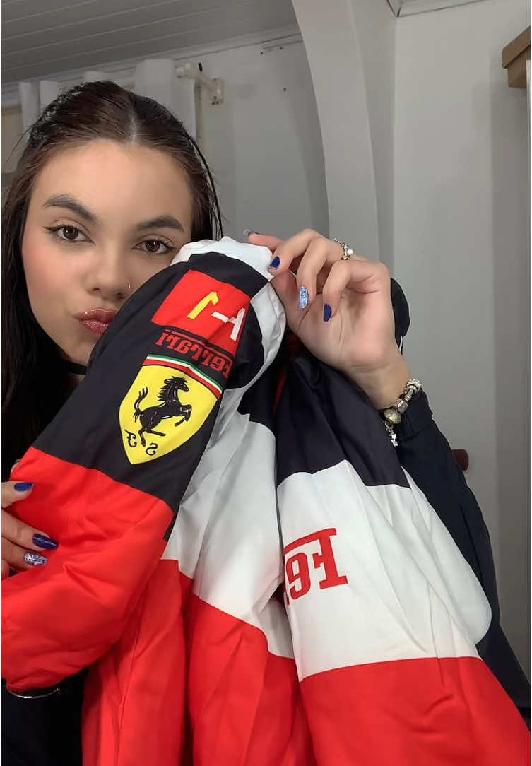 a felicidade é notável❤️🏎️, finamente com meu xodó em mãos!! #ferrarif1 #formula1 #raceweekf1 #imola #charlesleclerc 