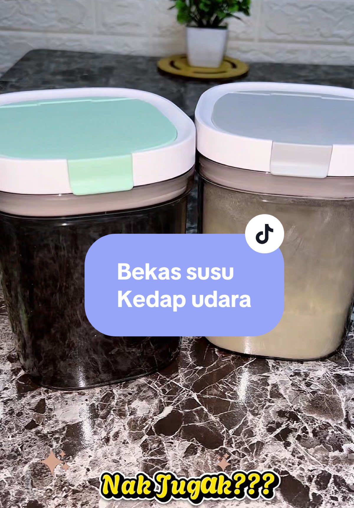 Dio mari nga colour2 pulak dahh.. terbeli lagi laa kita.. sebelum ni warna putih je ade… 🙈🙈 kali ni beli warna sama dengan bekas botol susu baby.. #milkpowdercontainer #bekassusubayi #bekassusukedapudara #bekassusu 