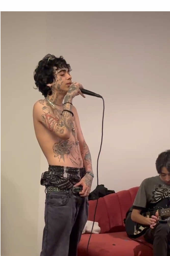 Lilgiela33 Amigos Ensaio #lilgiela33#lilgiela#giela#33#csb#show#dropo#nick#nickghost#ztokyo#klaiver999#fy#lilpeep#peep#999#amigos#ensaio 