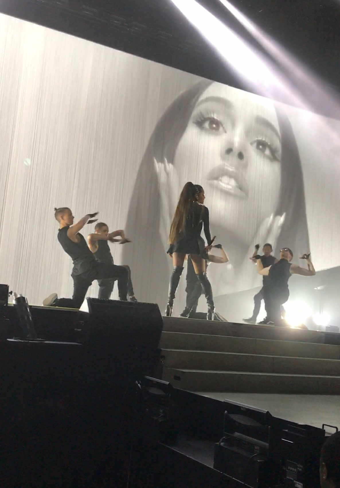 happy nine years of dangerous woman 🥹🫶🤍 here’s a lil throwback to the dangerous woman tour. ily and miss you sm @arianagrande #arianagrande #dangerouswoman #dangerouswomantour #bealright #arianator #denmark #2017 #fyp