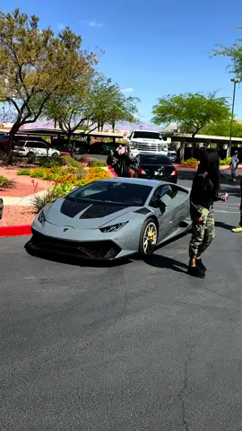 #CapCut spotted this dope Lamborghini in Las Vegas!!!   #car #cars #carmeet #carmeets #carphotography #carphotographer #vegas #lasvegas #photography #carguy #videography #lasvegascarspotting #lamborghini  