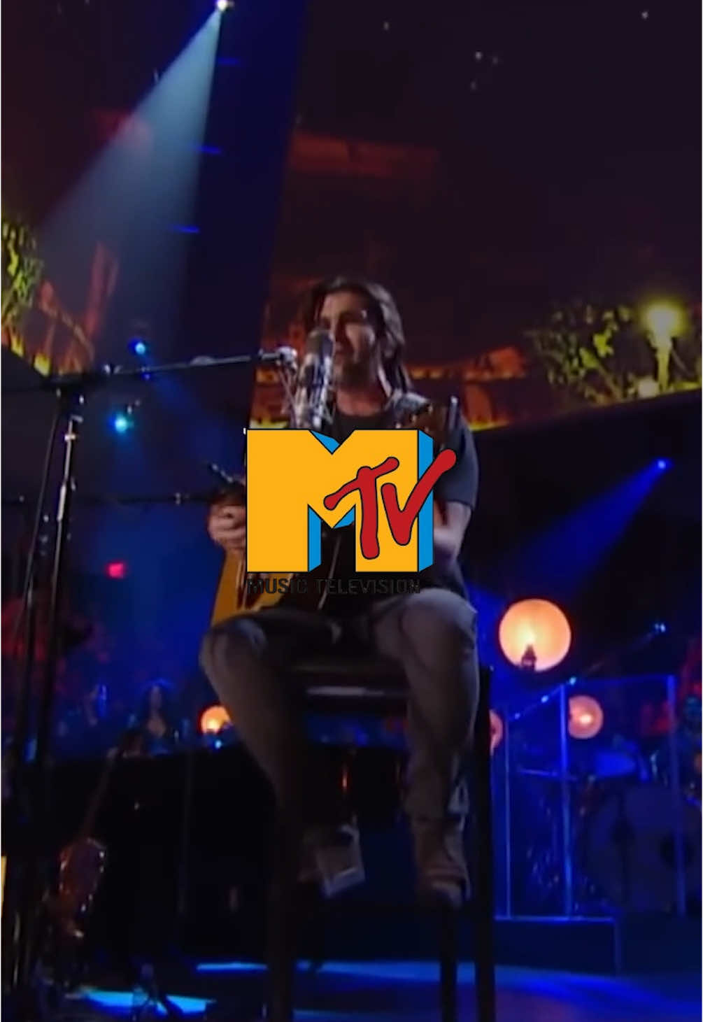 Te imaginas ir cantando “Es por ti” y que Juanes esté a lado de ti? 😅 #juanes #esporti #lacamisanegra #adioslepido #unanochecontigo 