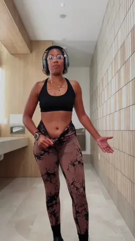 I was 196 a year ago. Now I’m 167. #consistencyiskey #yajustmadcuzyaassisold #thugnificent #theboondocks 