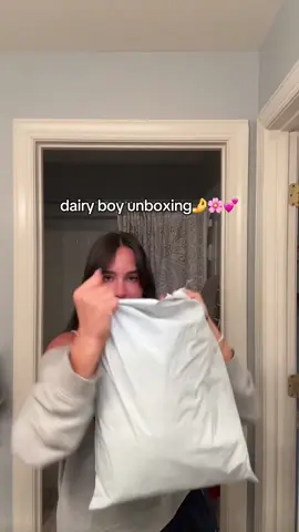 i didn’t have a pink matching set ..and pink is my favorite color so …. i needed her #dairyboy #dairyboyhaul #dairyboycamohoodie #haul #unboxing #matchingset #sweatset @Dairy Boy 