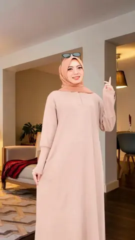 Keyra Dress Batwing Button Knit Premium - Gamis Kekinian Muslim Panjang adalah busana muslim yang cocok untuk kamu yang ingin tampil elegan dan sopan. Dengan bahan Knit Batwing Premium, dress ini terasa nyaman dipakai dan bisa digunakan pada segala musim. Dress ini memiliki panjang gaun maksimal, sejajar dengan pergelangan kaki dan memiliki kerah bulat dengan ornamen kancing yang indah. #rekomendasigamis #dress #gamiskekinian2025