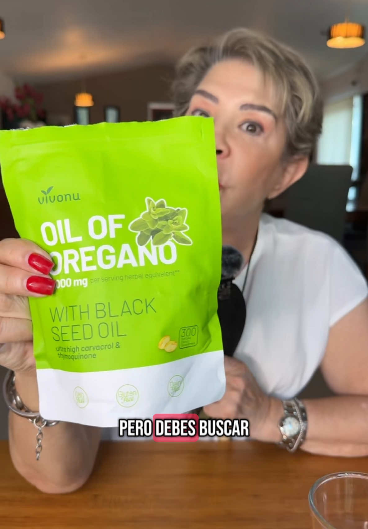 Estas cápsulas de aceite de orégano con semilla negra son una bomba natural para tu salud. Con 6,000 mg de orégano y 200 mg de semilla negra por porción, ayudan a fortalecer defensas, limpiar el organismo y combatir inflamación. Sin OMG, sin gluten, sin lácteos. Solo 2 cápsulas blandas al día. ¡Potencia natural para todos los días! #AceiteDeOrégano #CápsulasNaturales #Vivonu #SaludNatural #FortaleceTusDefensas #RemedioDeTita #SuplementoSaludable #TikTokMeLoMostró #InmunidadNatural #CápsulasBotánicas