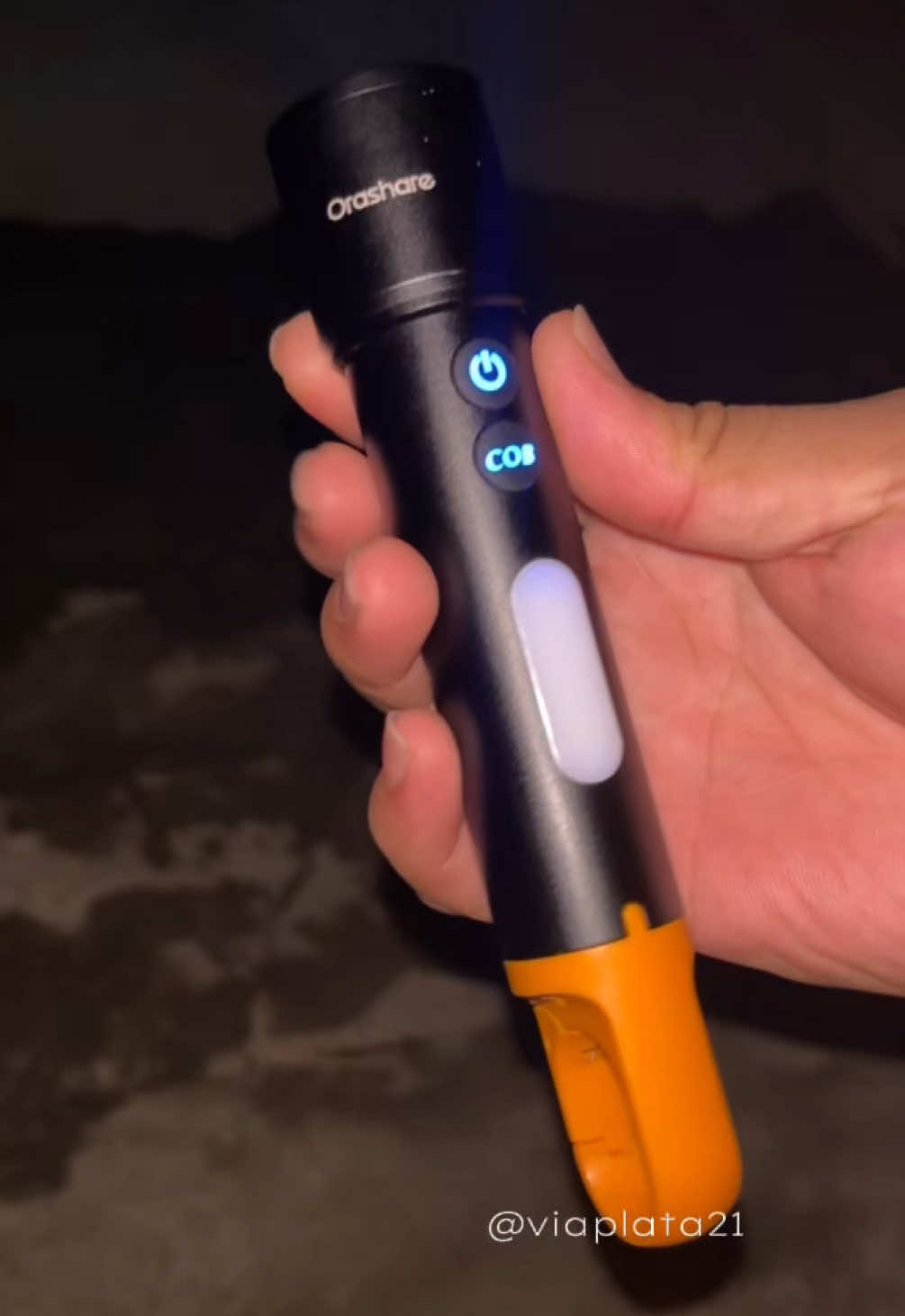 Click the yellow basket💛 orashare flashlight na may powerbank💯 orashare OL03 rechargeable led flashlight #orashareflashlight #flashlight #emergencylight #fypシ #fypage #foryoupage 