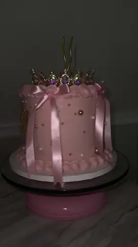 Pasteles de corona con purpurina #cake #luxury #tendencia #pastelesbonitos #girls #bit #bithday #fyp #parati 