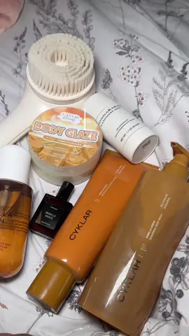 Episode 1 vanilla shower routine! #phlurvanillaskin #phlurfragrance #canvasbeautybrand #bodyglaze #donnakarandeodorant #cyklar #showerroutine #vanillagirl #vanillaperfume 