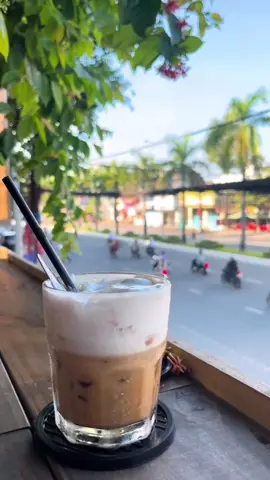 Một mình cũng là một kiểu hạnh phúc! Cà phê sáng, không cần ai pha đường – mình tự thêm vị ngọt cho ngày mới 💪 Không đợi ai cả… vì mình đã đến đúng lúc với chính mình rồi! #TựDoVàBìnhYên #CàPhêSángVuiVẻ #SốngLàChínhMình