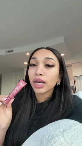 GIRL HELP😩😩😩 vacation is in 2 weeks and i need this color but it to LAST !!!  #fyp #lipcombo #helpme 