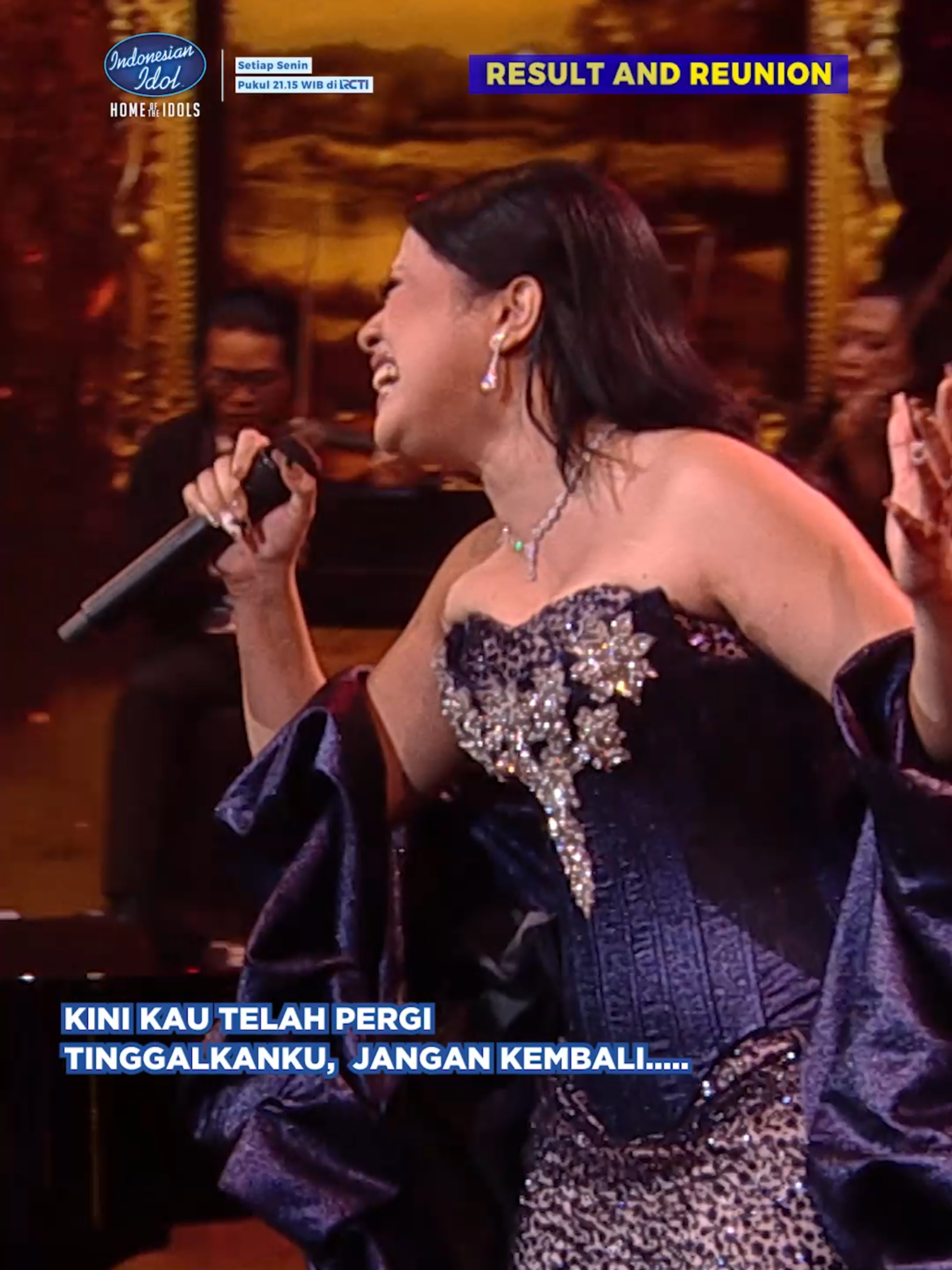 Plot twist! Penampilan Shabrina @shabrina_leonita sukses mengguncang panggung RESULT & REUNION. Dirinya bikin satu studio ikut merasakan permainan emosi yang penuh kualitas!🤩 #IndonesianIdolXIII