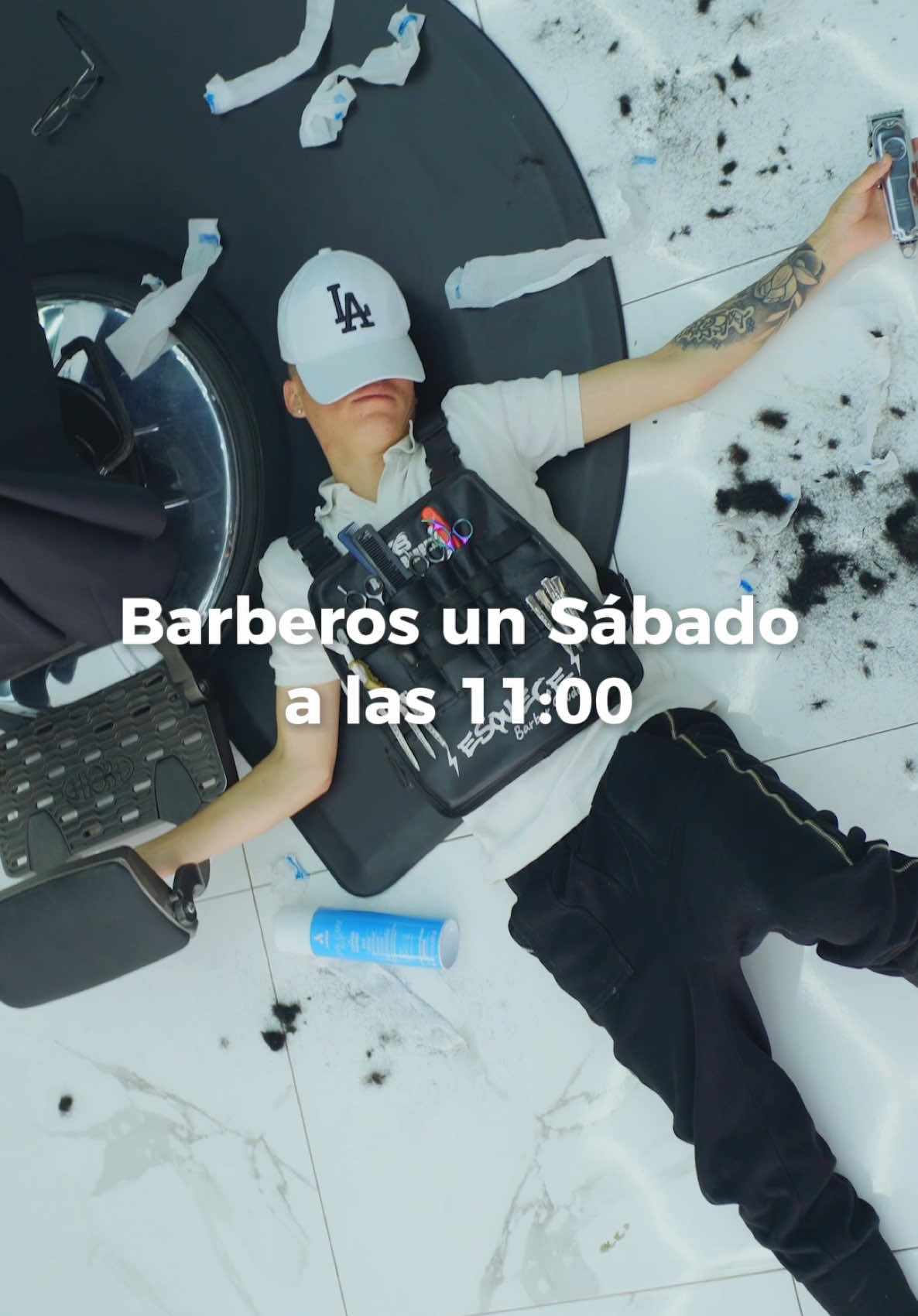 Aquí atendemos a cada cliente hasta el último, asegurando que todos reciban el servicio que necesitan #humor #barberia #compromisototal #atencionalcliente #clientesdificiles  @◤✰๖ۣۜ°DสŇZ° ✰๖ۣۜ◢ @Fabricio Alcocer @Richard_barber99. 