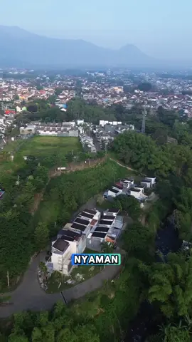 Siapa sangka rumah dengan vibes perbukitan Malang serta udara sejuk malang cuma dibandrol 700jtaan #rumah #villa #drone #carirumah #inforumah 