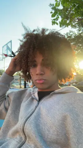 #lightskin #curlyhair #fyp #foryoupage 
