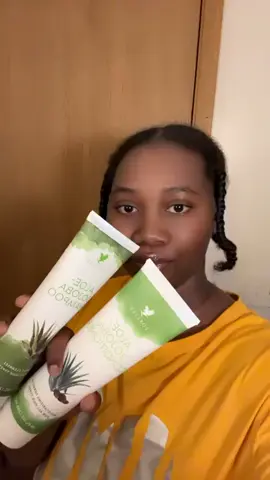Deep cleansing and nourishing power for all hair types.• All-purpose shampoo for every hair type• Gentle on scalp• Natural lather to easily rinse away dirt and oil• Helps promote soft, manageable hair• Gluten Free• Vegan and Vegetarian FriendlyMade with pure inner leaf aloe vera and hair strengthening jojoba oil, Forever’s Aloe-Jojoba Shampoo is perfect for everyday use to bring out the best in your hair. Enjoy the refreshing fragrance of a tropical fruit medley with hints of sweet cream as the rich natural lather helps easily rinse away dirt and oil.With no added sulfates, Aloe-Jojoba Shampoo helps maintain your scalp’s moisture balance while keeping it soft and manageable. Forever’s own stabilized aloe vera gel not only helps your hair retain moisture but works as a natural emulsifying agent that leaves hair feeling clean and renewed with a beautiful shine.In addition to cleansing your hair, we’ve added jojoba oil, which is rich in natural fats to promote strength and thickness. This lightweight oil is nourishing, soothing and gentle on the scalp. Forever boosted the fortifying power of this shampoo even further with argan oil, vitamin B5 and rose hip oil. Together, these potent ingredients provide nutrients, unsaturated fatty acids and antioxidants to support healthy hair and help keep it moisturized and soft.Forever’s Aloe-Jojoba Shampoo is perfect for your whole family. Experience the feeling of deep clean that leaves your hair looking and feeling its absolute best. To achieve optimal results, follow your shampoo with Forever’s Aloe-Jojoba Conditioner!