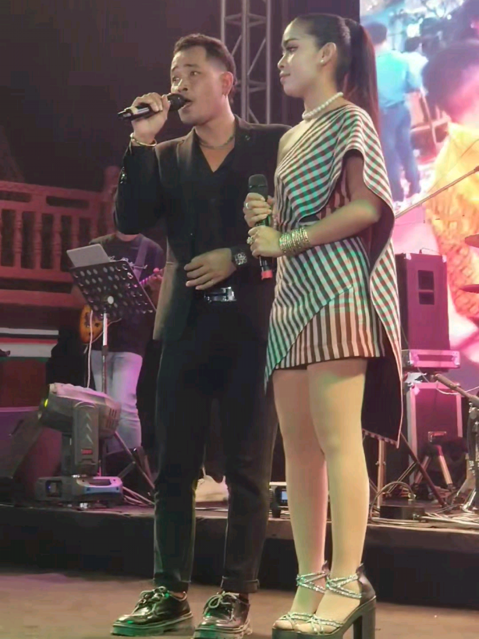 តន្ត្រីអកកាដង់, អកកេស, តន្ត្រីសម័យ 2025 សូមស្វាគមន៍ចំពោះញាតិមិត្ត បងប្អូនកូនខ្មែរ​ ជិតឆ្ងាយទាំអស់ដែលមានបំណងស្តាប់នូវបទចំរៀងគ្រប់ប្រភេទ។  សូមជួយចុចពាក្យ Follow, Like, Comment, និង Share ទៅកាន់បងប្អូន មិត្តភក្ដិដទៃទៀត។ សូមអរគុណ សូមបងប្អូនទាំងអស់ និងញាតិមិត្តទាំងឡាយ​​មេត្តាចូលរួមចុចលើពាក្យ Follow  ដើម្បីទទួលបាននូវវីដេអូ(Videos)បទចំរៀង ថ្មីៗដទៃទៀតពី(TikTok)របស់ខ្ញុំ #អកកាដង់ #អកកេស #តន្រ្តីសម័យ #ចំរៀងសម័យ #បទសង់ទីម៉ង់ #បទចាក់កំដរភ្ញៀវ #ចង្វាក់កន្ទ្រឹម #ចង្វាក់រាំវង់ #2025 #អកកាដង់2025 #អកកេស2025 #តន្រ្តីសម័យ2025 #coversong #songcover #2025 