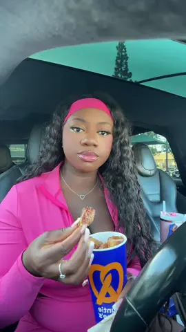 i’m talking to you @Auntie Anne’s Pretzels 