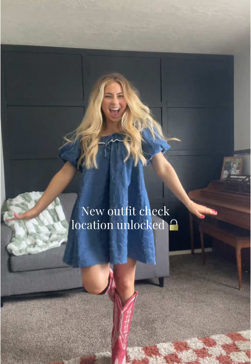 We moved! 🏠 excited to make content in this new house! #newlocation #OOTD 