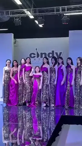Wanita ini tidak menyerah saat ingin menjadi model. #fyp #foryou #foryoupage #fun #funny #funnyvideos #funnyvideo #funnymoments #funnytiktok #model #models #modellife #diva #antonioarsy 