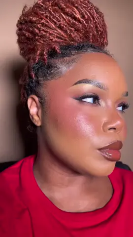 Need help touching up your makeup throughout the day? Follow along with Brush Expert & Pro MUA @leahbaileybeauty and learn how to refresh your look using the OMNIA® Gold collection. The tools that you choose can make all the difference! #omniabrush #omniagold #makeupbrushes #naturalhairmakeupbrushes #makeupartist #mua #beauty #makeuptutorial #brushtips #brushexperts #omniaicon #omniagold #grwm #naturalhairbrushes #makeuptouchups #makeuptips #powdermakeup #makeuptips