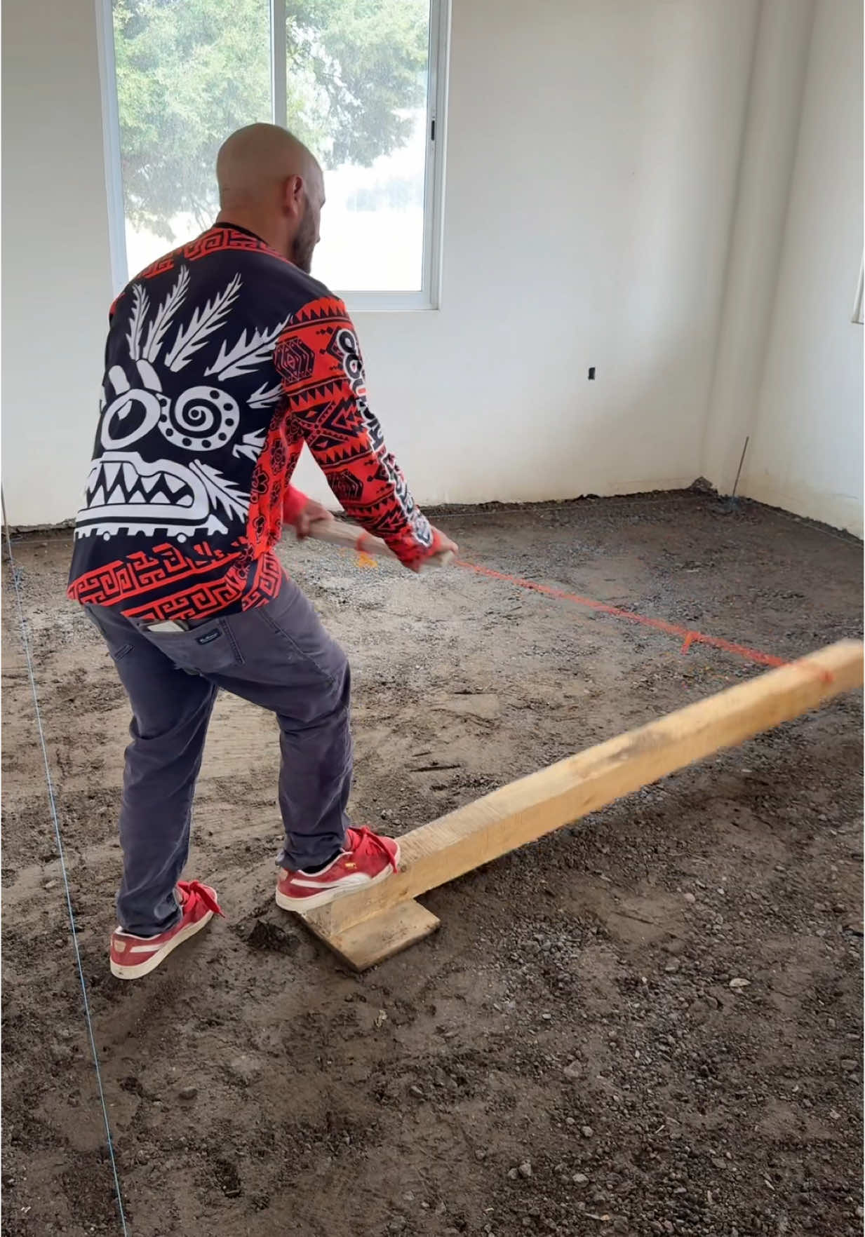 The flooring in our homebuild here in Mexico is done in two parts. Once the dirt is packed and level, Fidel and Pancho will add gravel, a moisture barrier, a rebar mesh and concrete. After that, they will install our final flooring. Stay tuned! #buildingahouse #livinginmexico #ourlifeafterdeportation 