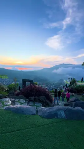 Pagi yang indah di taman langit 📍 taman langit #fyp #fypシ゚ #tamanlangit #villapintulangit #dieng #wonosobo #murahnikmatlezat 