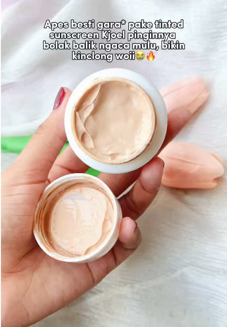 jadi kecanduan ngaca semenjak pakai tinted sunscreen Kjoel😍🥰✨#kjoel #kjoelskincare #skincarebpom #skincareviral #skincaremurah #tintedsunscreenkjoel #tintedsunscreen #sunscreen #sunscreenviral #uvfilter #melindungikulitdarisinaruv #mencerahkankulit #kulitsehat 