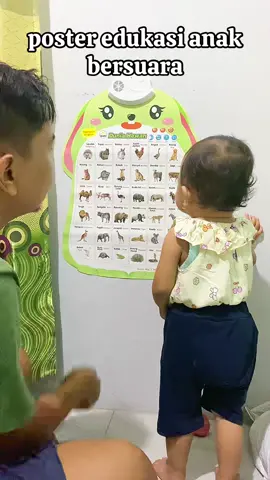 bermain sambil belajar 👶🏻🥰 #posteredukasi #mainananak #posterbersuara #bermainbelajar #belajar #toddler #anak1tahun #bermain 