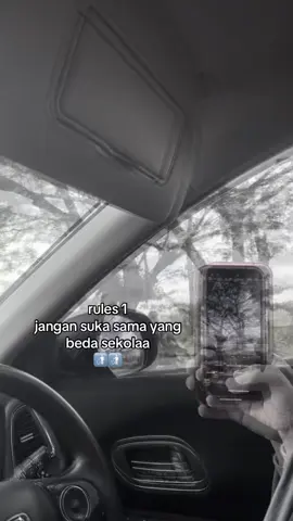 “jangan sukaaa samaaa yang beda sekolaa!!”#fyp #foryoupage #lewatberanda #justkonten 