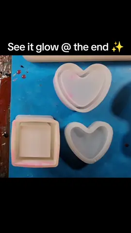 #glowinthedark #resinartist #resinartistsoftiktok #resintok #resin #unmolding #demolding #demoldingresin #lookatthis #notfromAmazon #epoxyresin #littlesparklypanda 