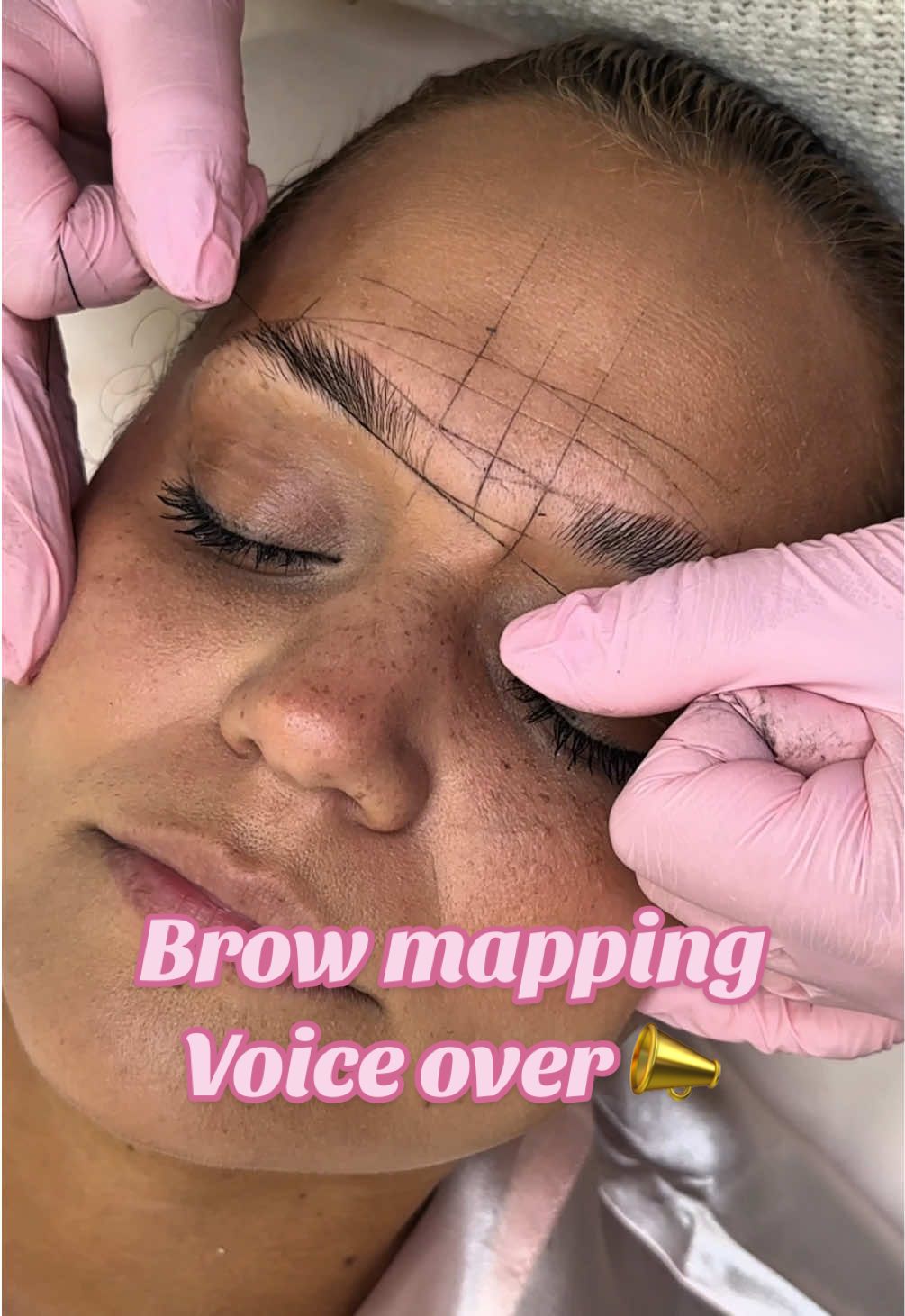 Why brow mapping is KEY when doing any brow services ✔️ . . #microbladingartist #microbladingeyebrows #microbladingtraining #microbladingstudio #microbladinghealing #browlamination #eyebrowshaping #microblaingartist 