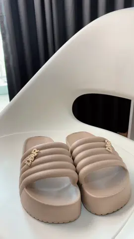 Sendal selop wanita cantik Poll 🤫 #fyp #foryou #fouryoupage #tiktok #video #viralvideo #viraltiktok #indonesia #fashion #promo #live