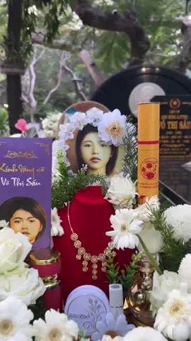 Nếu bạn đang khó khăn hãy thành tâm xin lộc Cô Sáu 🙏 Cô thương cho nhiều hơn mong đợi 🙏🍀#codongkimcuc #cuutinhlinhtu #phongthuycocuc @Sắp Lễ CônĐảo-Cô Đồng Kim Cúc @Trần Khánh Duy 87 