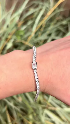Ooo la la. Lo amamos. #joyas #jewelry #pulseras #circonias #amor #parati 