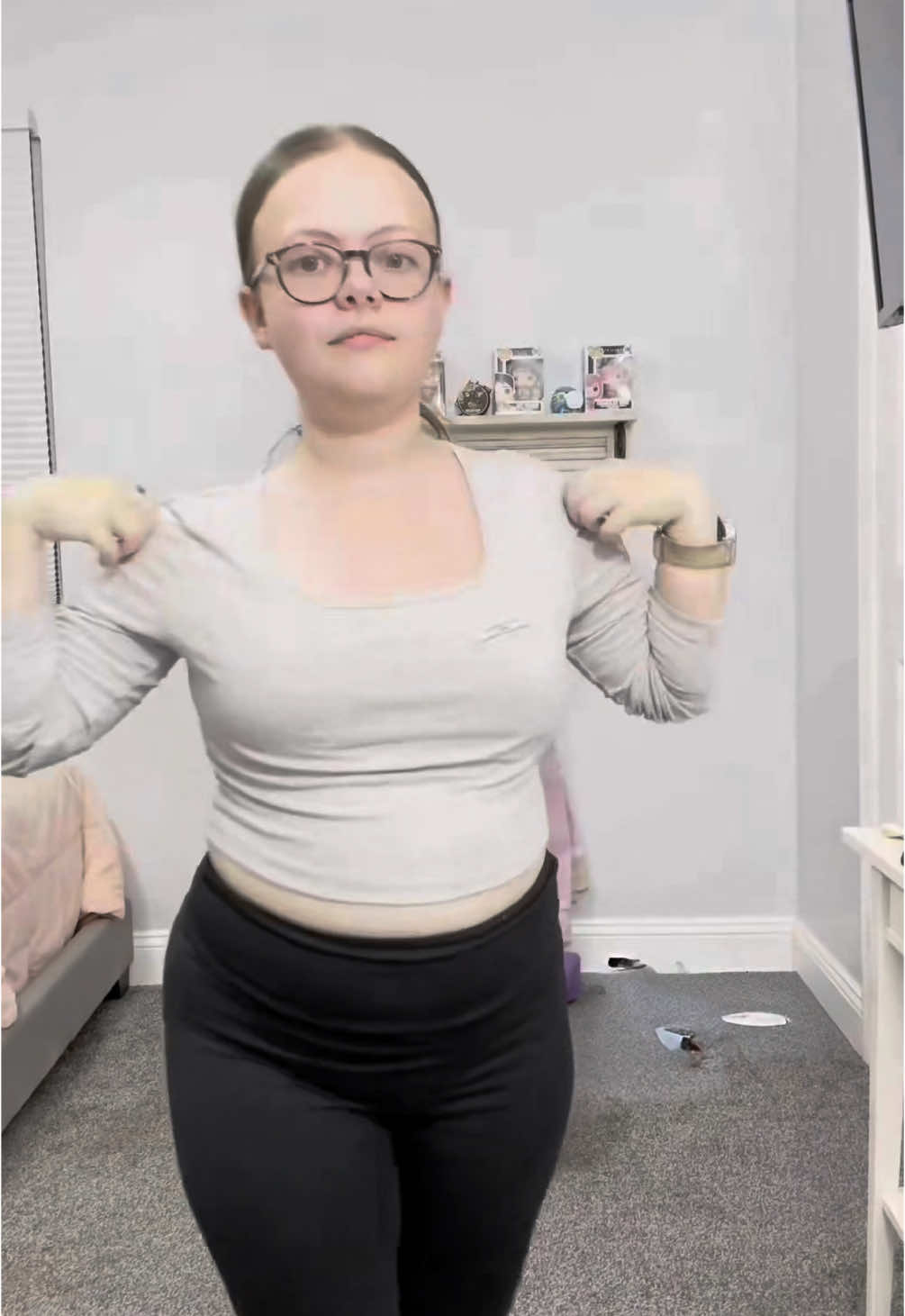 Pose inspo? Never heard of her 💀 someone teach me a new move. #ootdfashion #relatable 
