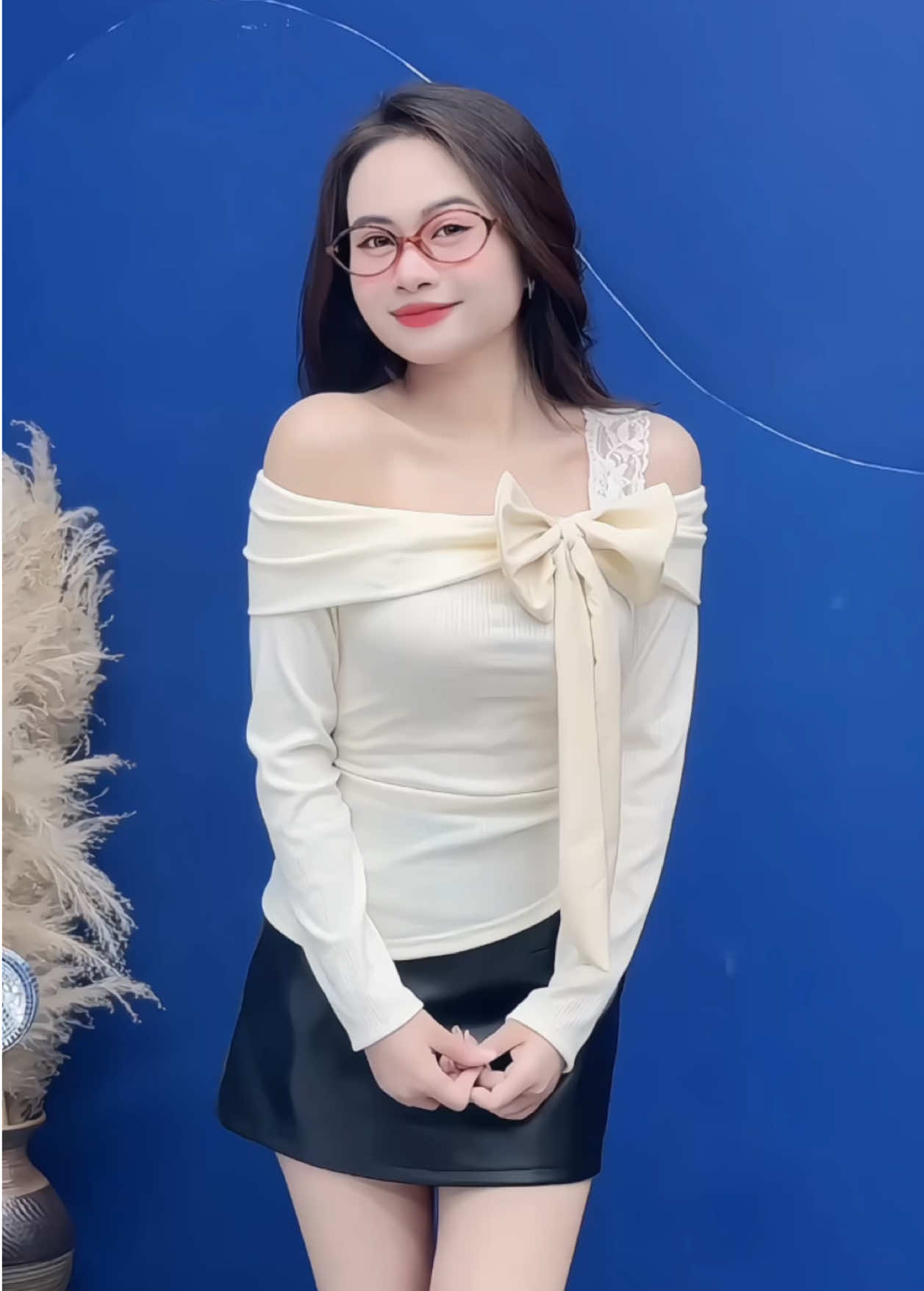 Nếu mà nó đắt thì em cũng không nói làm gì đâu, mà còn vừa đẹp vừa rẻ thì tội gì mà không mua đúng không các chị