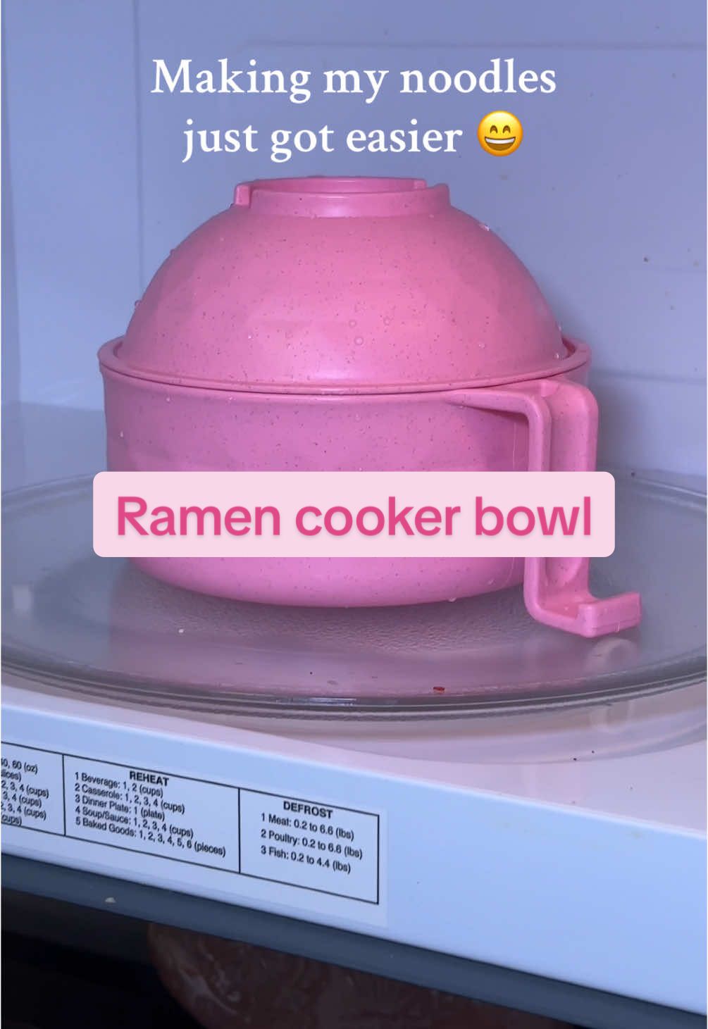 Making my noodles just got easier with this ramen bowl cooker. #ramennoodles #ramen #noodles #noodlesbowl #ramenbowl #pinkbowl #kitchengadgets #dormessentials 