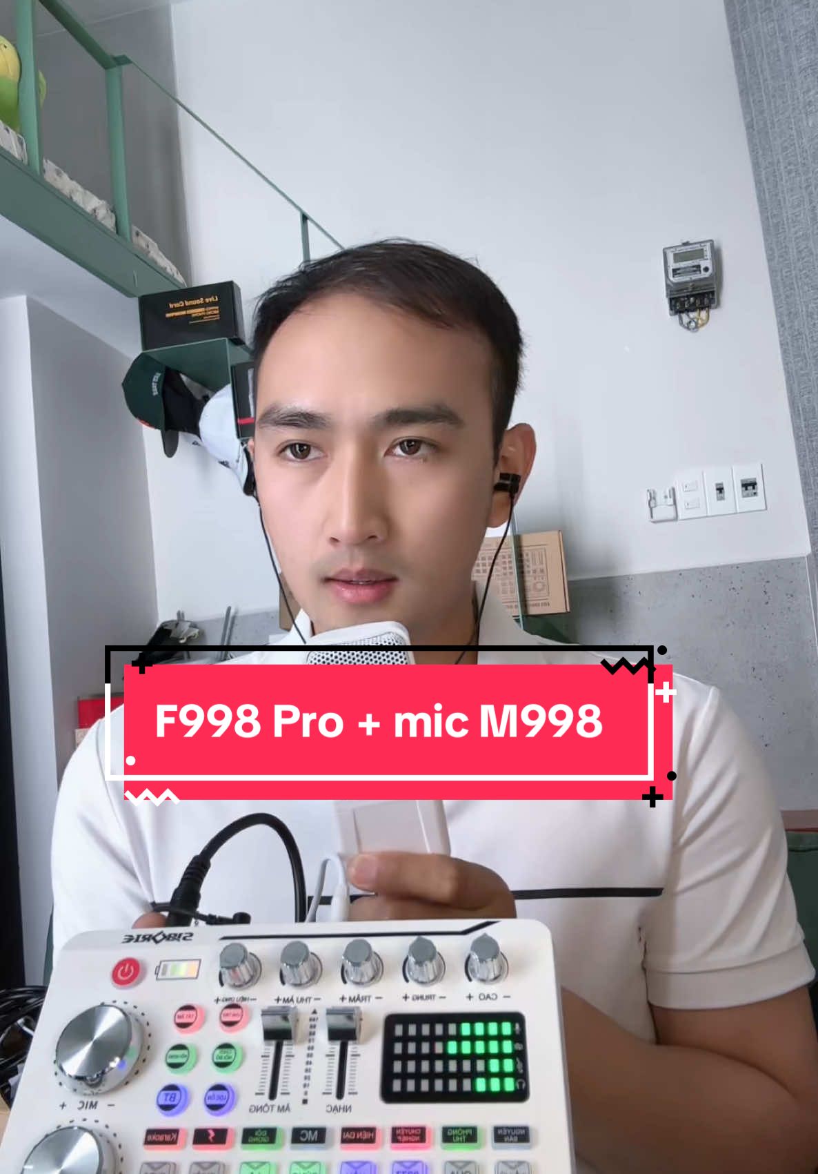 F998 pro+mic M998 +Bản Tiếng Việt dễ sử dụng.  +Âm thanh sáng, mic nhạy +Lấy nhạc bằng Bluetooth hoặc dây +Hiệu ứng tiếng cười, vỗ tay... #f998soundcard 