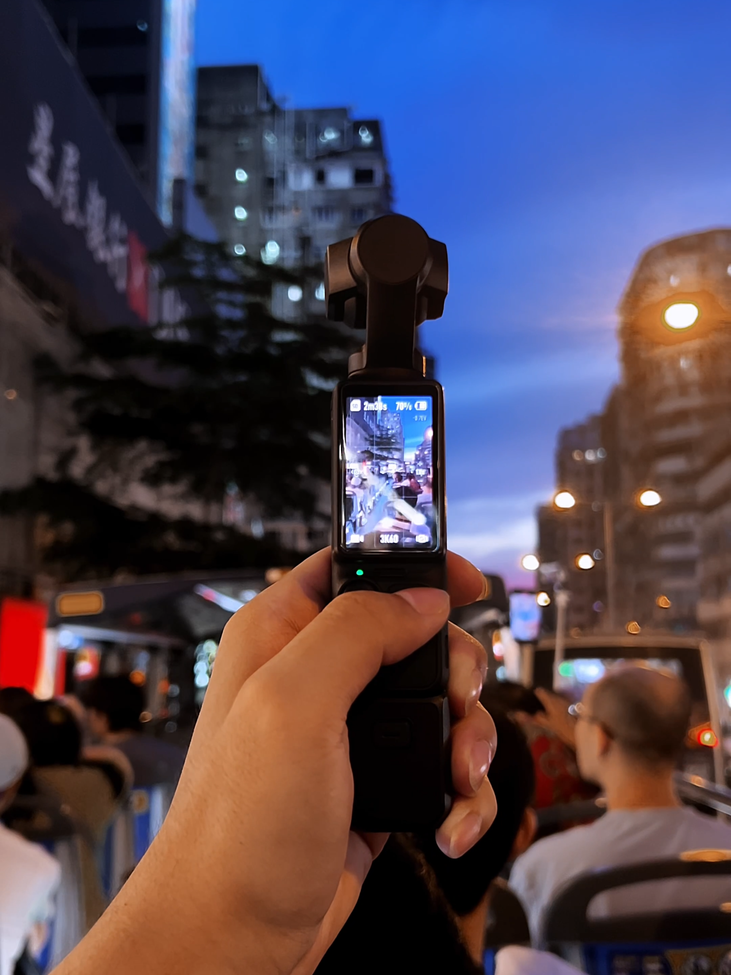 🌆✨ Capture the Magic of Urban Nights with Osmo Pocket 3! ✨🌃 Watch the city come alive from sunset to starry skies with smooth, dreamy, and stunning night shots. Thanks to advanced low-light optimization, every moment is dazzling! 🚶‍♂️📸 #OsmoPocket3 #cityvibes #photography #nightvibes