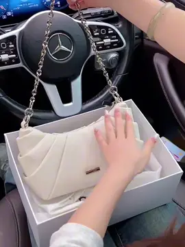 Mẫu túi xách mới hot năm 2025! #tuixach #tuixachnu #tuixachquangchau #tuixachcaocap #tiktoknew #tiktokviral #fyp