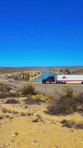 #stmateo😎 #DEMTRANSPORTLLC #trailerosmexicanos🇲🇽💯😎 #trokesperrones #luciernagasinternacionales #trailerosdecorazon #w900 #kenworthw900 