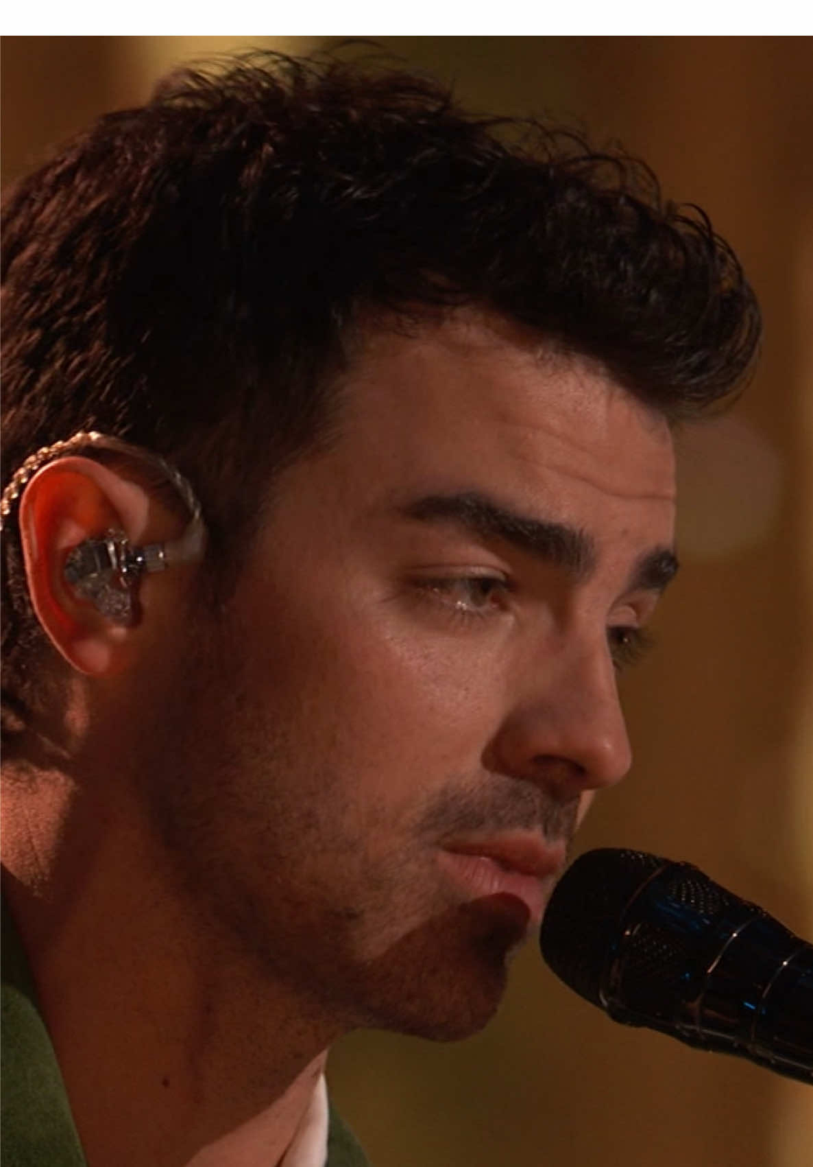 We felt every word in #JoeJonas' emotional performance of #HeartByHeart. 💔🎤 #VoiceFinale #VoiceLives
