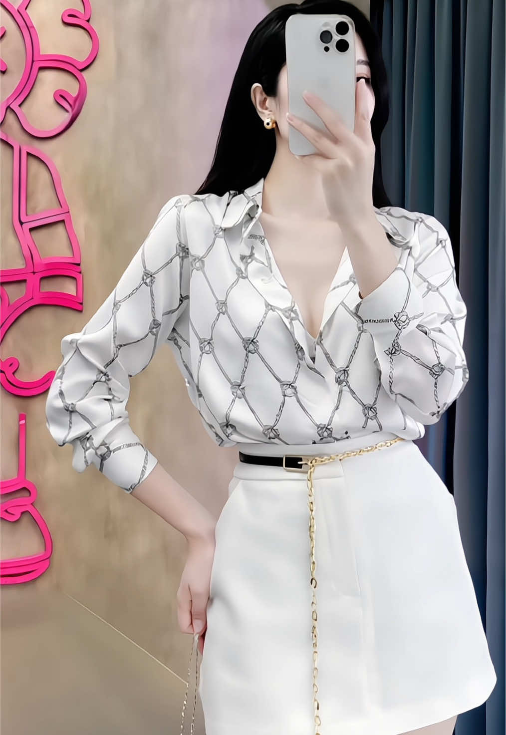 Áo lụa sơ mi dài tay cao cấp công sở họa tiết xích hình thoi nền trắng sữa, áo sơmi họa tiết thiết kế #xuhuong #viral #thinhhanh #hottrend #tiepthilienket #thoitrangnu #sanphamxuhuong #fashion #aosominu #aosomidaitay #aosomicaocap #aosomilua #aosomicongso #sominu #somilua #somicongso 