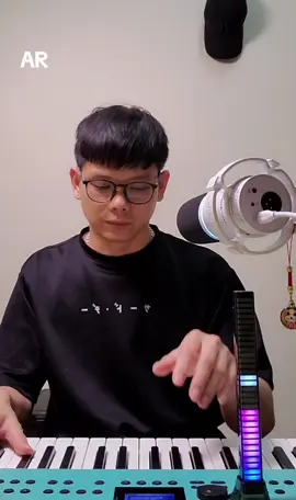 Liu long ci  arti dari lagu ini memang fakta dari kehidupan yang kita jalanin ini yah. kita yang yang dibawah  akan selalu di pandang rendah oleh yg diatas kita. #singkawang #laguhakka #hakka  #laguhakkaliulongci 