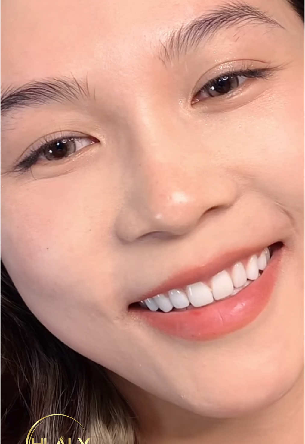 Nhiều sợi cũng được, ít cũng được, miễn là tự nhiên😍#xuhuongtiktok #xuhuong #hairstrokeseyebrows #mocungtailoc 